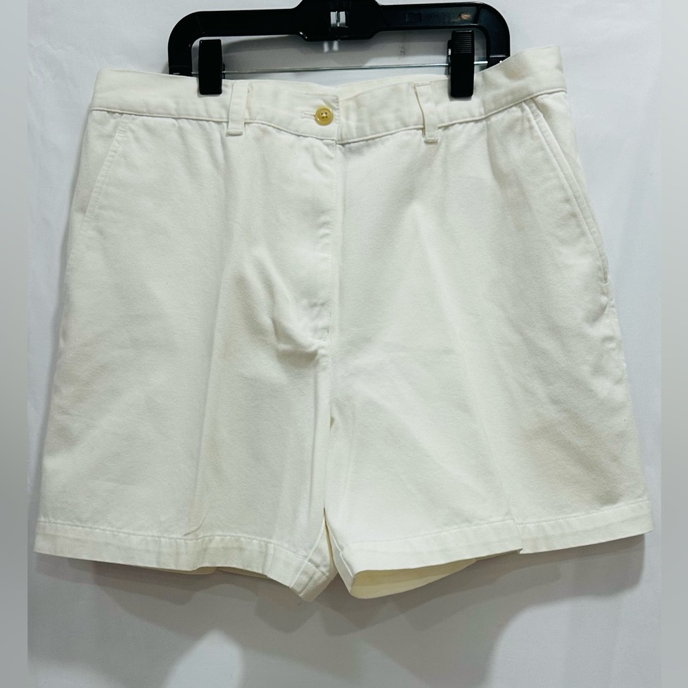 Lauren Ralph Laure Shorts Women Size 12P White Pocket Zip Button Closure